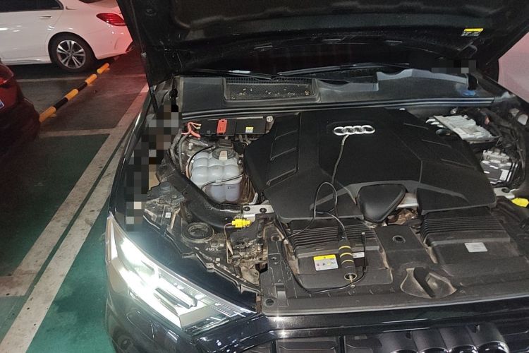 Used Audi Q7 2023 55 TFSI quattro S line Sport Edition Engine Bay Right