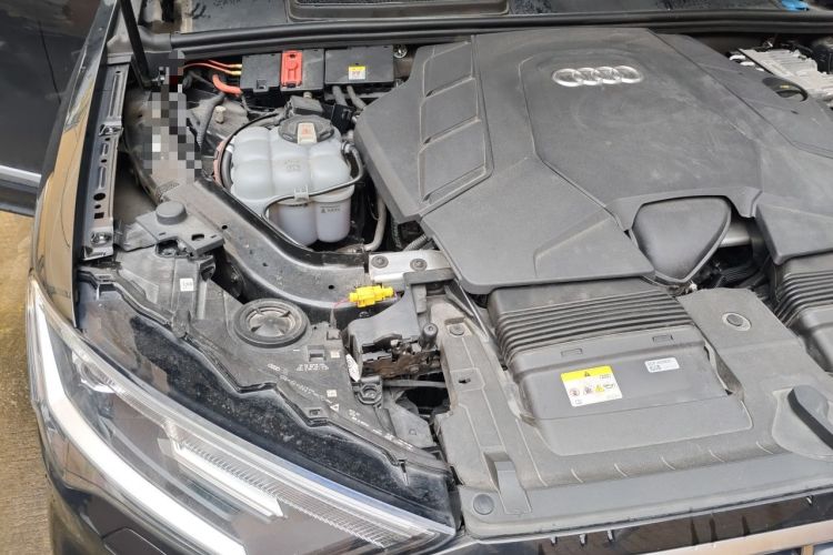 Used Audi Q7 2023 55 TFSI quattro S line Sport Edition Engine Bay Right