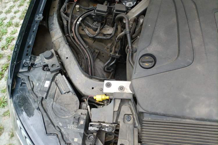 Used Audi Q7 2023 45 TFSI quattro S line Sport model Engine Bay Right
