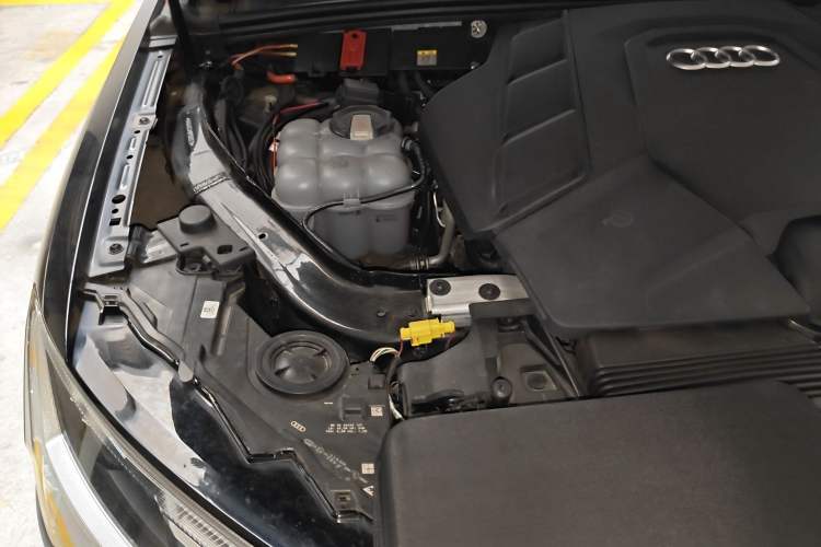 Used Audi Q7 2023 55 TFSI quattro S Prestige Edition Engine Bay Right