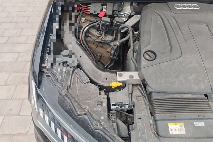 Used Audi Q7  Engine Bay Right