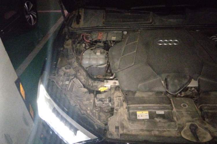 Used Audi Q7 2023 55 TFSI quattro S line Sport Edition Engine Bay Right