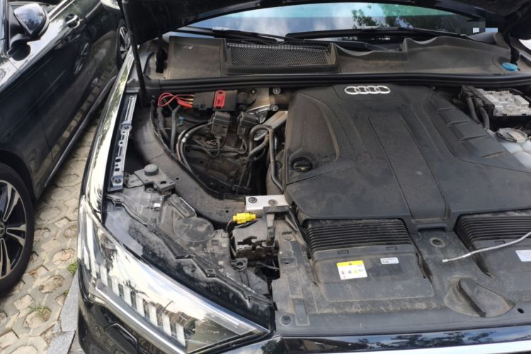 Used Audi Q7 2023 45 TFSI quattro S line Sport model Engine Bay Right