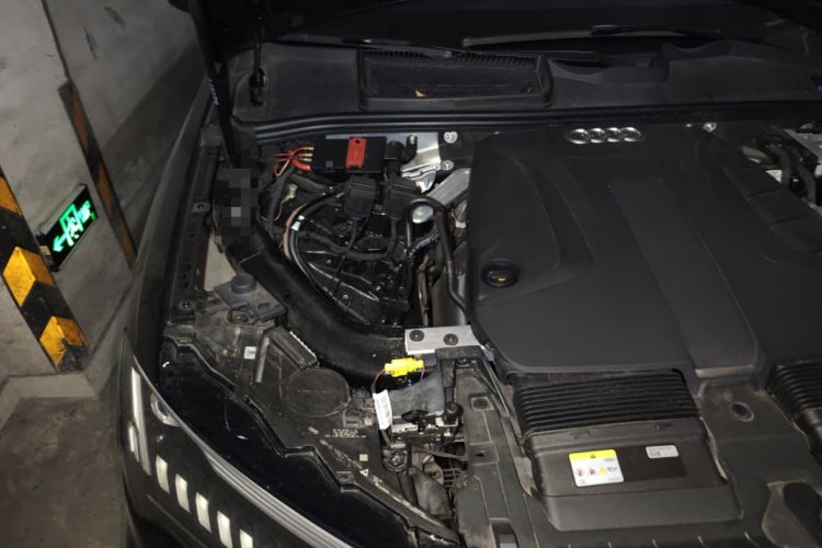 Used Audi Q7 2023 45 TFSI quattro S line Sport model Engine Bay Right