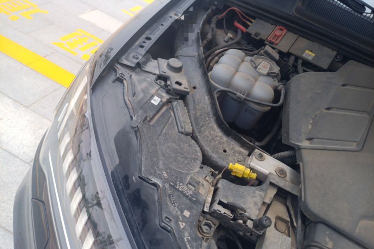 Used Audi Q7 2023 55 TFSI quattro S line Sport Edition Engine Bay Right