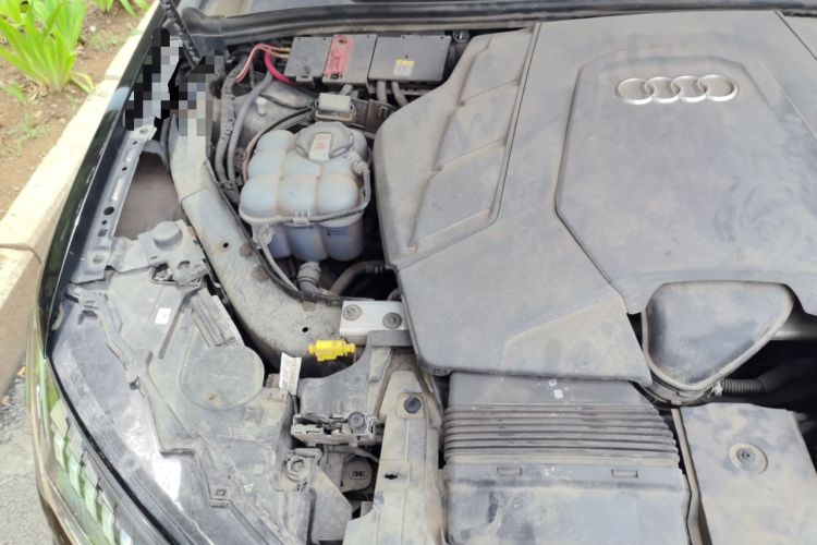 Used Audi Q7 2023 55 TFSI quattro S line Sport Edition Engine Bay Right