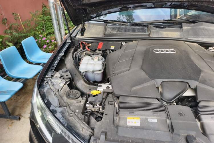 Used Audi Q7 2023 55 TFSI quattro S line Sport Edition Engine Bay Right