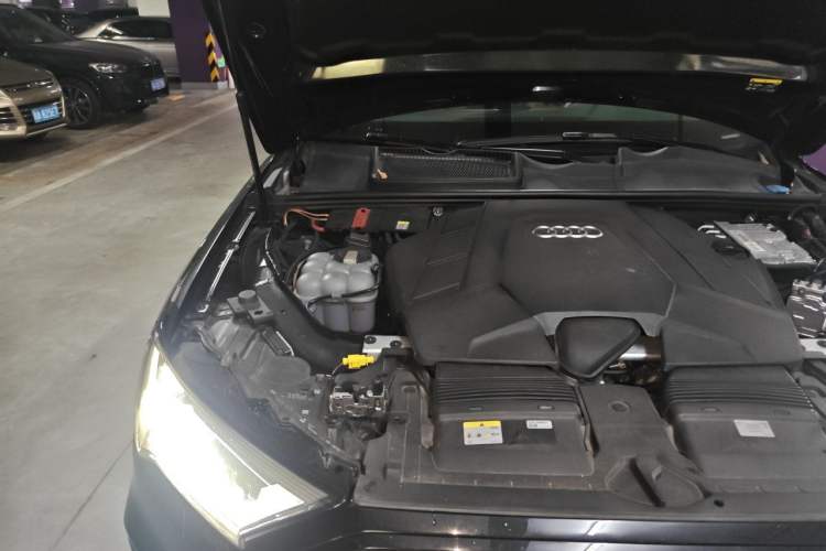Used Audi Q7 2023 55 TFSI quattro S line Sport Edition Engine Bay Right