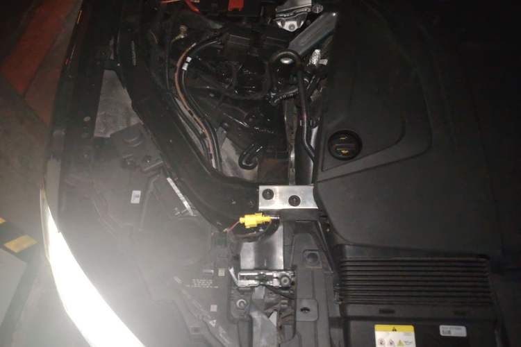 Used Audi Q7 2023 45 TFSI quattro S line Sport model Engine Bay Right