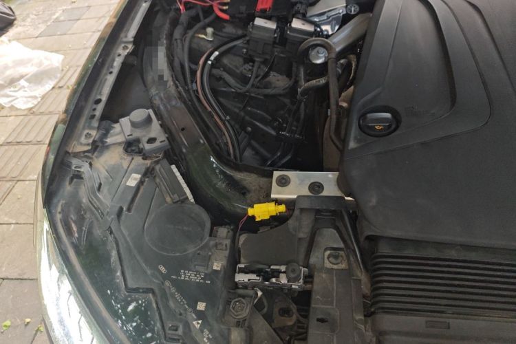 Used Audi Q7 2023 45 TFSI quattro S line Sport model Engine Bay Right