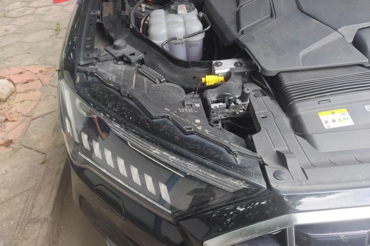 Used Audi Q7 2023 55 TFSI quattro S line Sport Edition Engine Bay Right