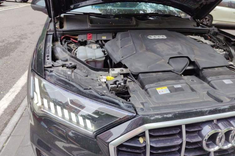 Used Audi Q7 2023 55 TFSI quattro S line Sport Edition Engine Bay Right