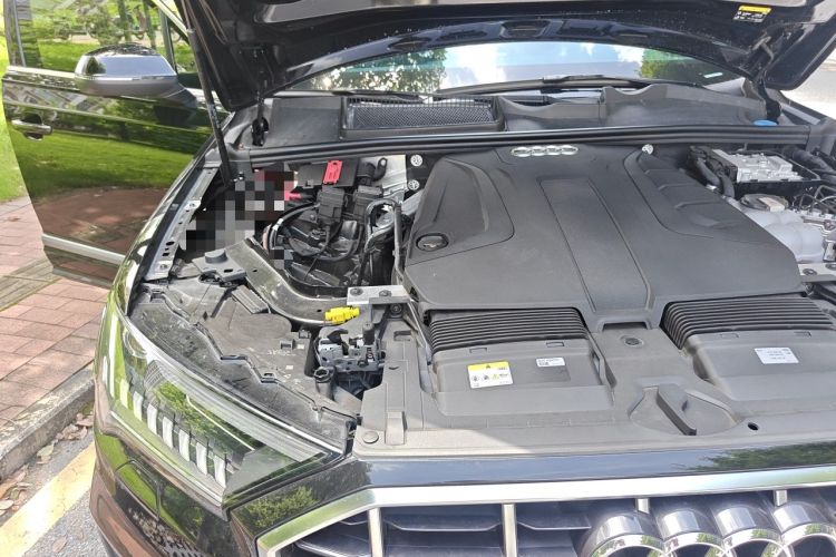 Used Audi Q7 2023 45 TFSI quattro S line Sport model Engine Bay Right