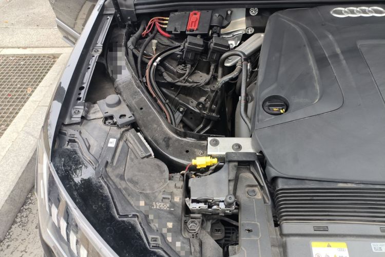 Used Audi Q7 2023 45 TFSI quattro S line Sport model Engine Bay Right