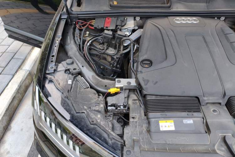 Used Audi Q7 2023 45 TFSI quattro S line Sport model Engine Bay Right