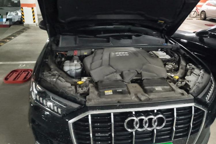 Used Audi Q7 2023 55 TFSI quattro S line Sport Edition Engine Bay Right