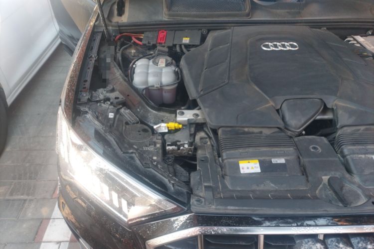 Used Audi Q7 2023 55 TFSI quattro S line Sport Edition Engine Bay Right