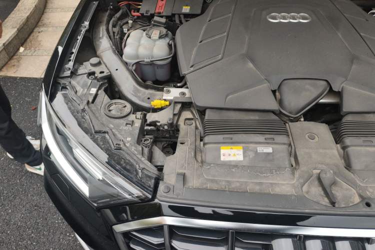 Used Audi Q7 2023 55 TFSI quattro S line Sport Edition Engine Bay Right