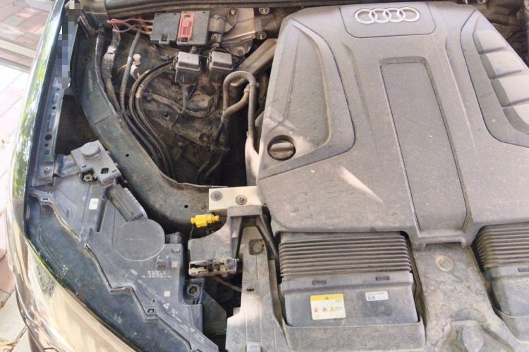 Used Audi Q7 2023 45 TFSI quattro S line Sport model Engine Bay Right