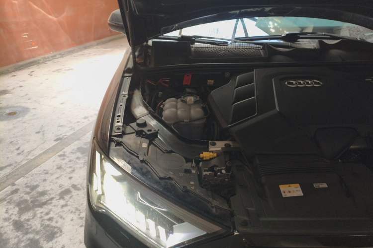Used Audi Q7 2023 55 TFSI quattro S line Sport Edition Engine Bay Right