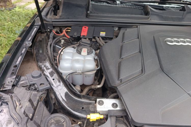 Used Audi Q7 2023 55 TFSI quattro S line Sport Edition Engine Bay Right