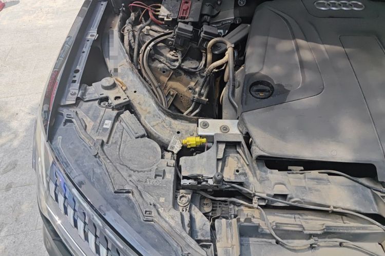 Used Audi Q7 2023 45 TFSI quattro S line Sport model Engine Bay Right
