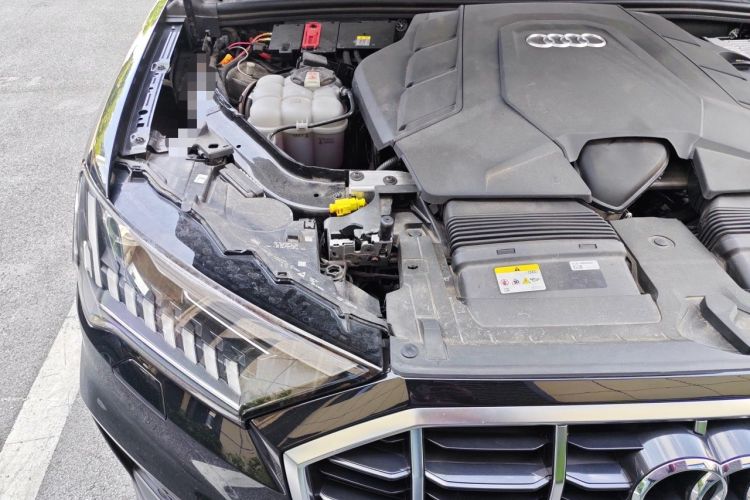Used Audi Q7 2023 55 TFSI quattro S line Sport Edition Engine Bay Right