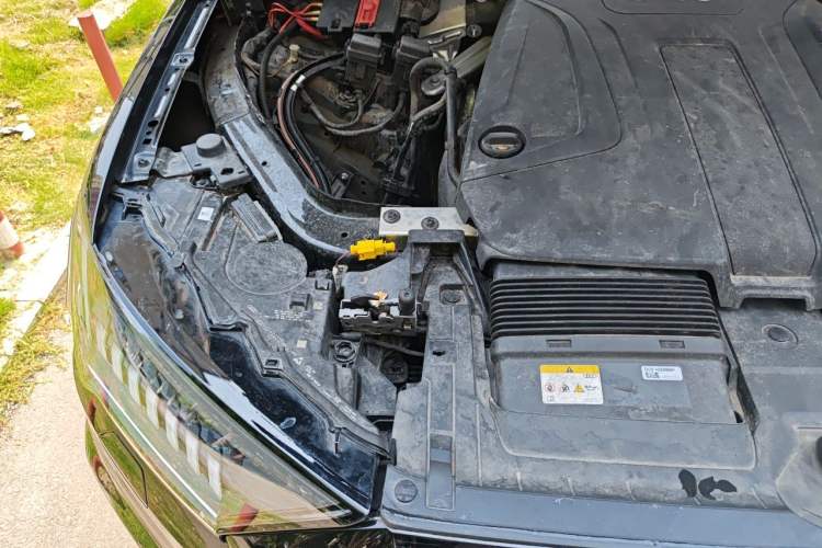 Used Audi Q7 2023 45 TFSI quattro S line Sport model Engine Bay Right