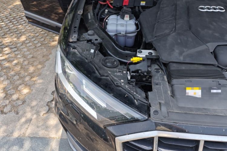 Used Audi Q7 2023 55 TFSI quattro S line Sport Edition Engine Bay Right
