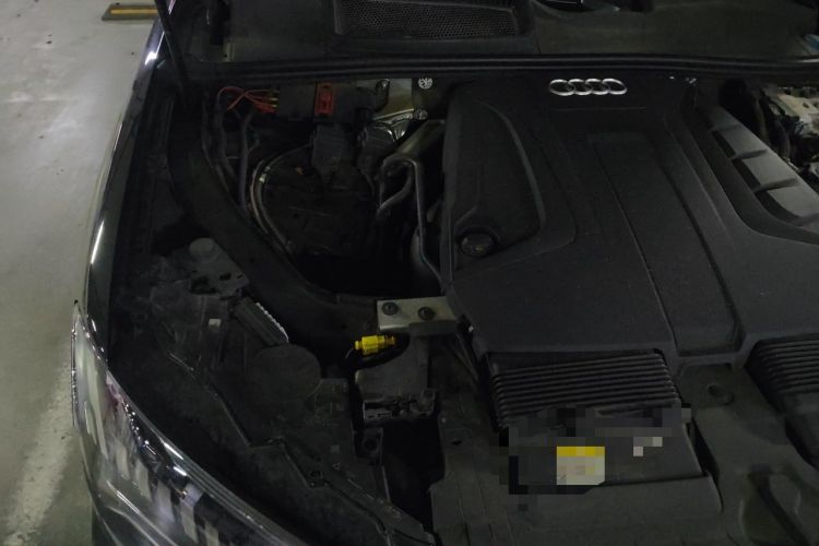 Used Audi Q7 2023 45 TFSI quattro S line Sport model Engine Bay Right