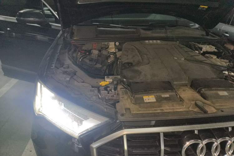 Used Audi Q7 2023 45 TFSI quattro S line Sport model Engine Bay Right