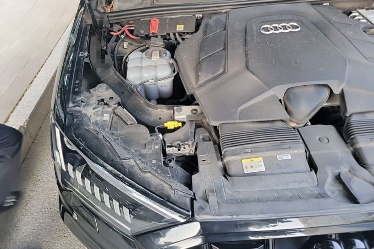 Used Audi Q7 2023 55 TFSI quattro S line Sport Edition Engine Bay Right