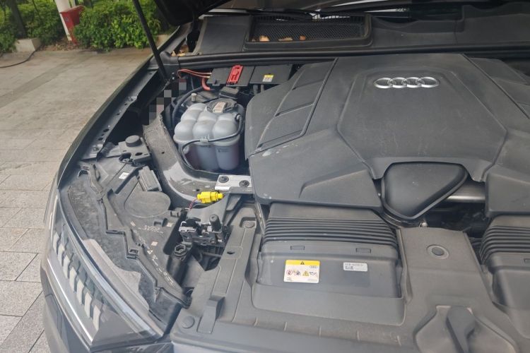Used Audi Q7 2023 55 TFSI quattro S line Sport Edition Engine Bay Right