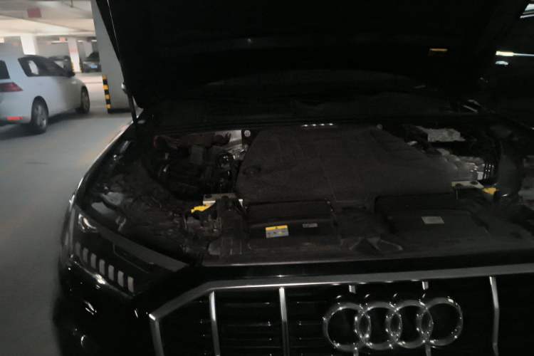 Used Audi Q7 2023 45 TFSI quattro S line Sport model Engine Bay Right