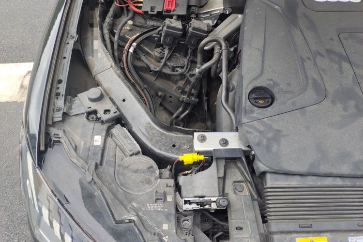 Used Audi Q7 2023 45 TFSI quattro S line Sport model Engine Bay Right
