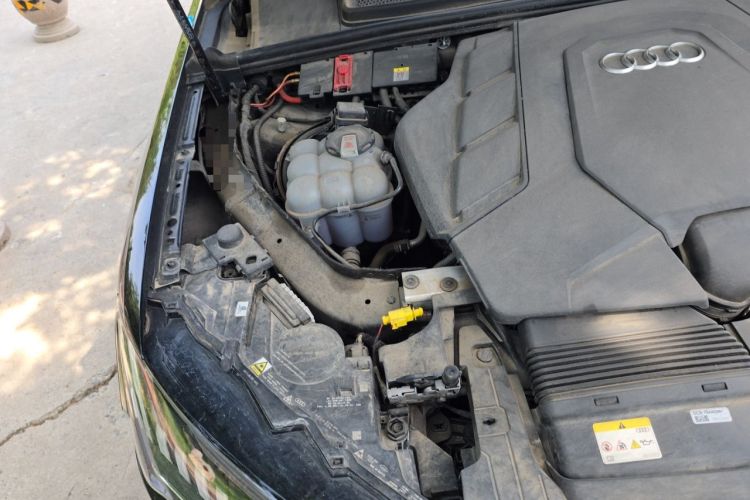 Used Audi Q7 2023 55 TFSI quattro S Prestige Edition Engine Bay Right