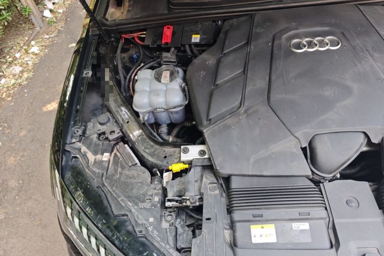 Used Audi Q7 2023 55 TFSI quattro S line Sport Edition Engine Bay Right