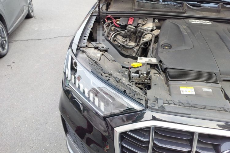Used Audi Q7 2023 45 TFSI quattro S line Sport model Engine Bay Right