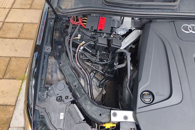 Used Audi Q7 2023 45 TFSI quattro S line Sport model Engine Bay Right