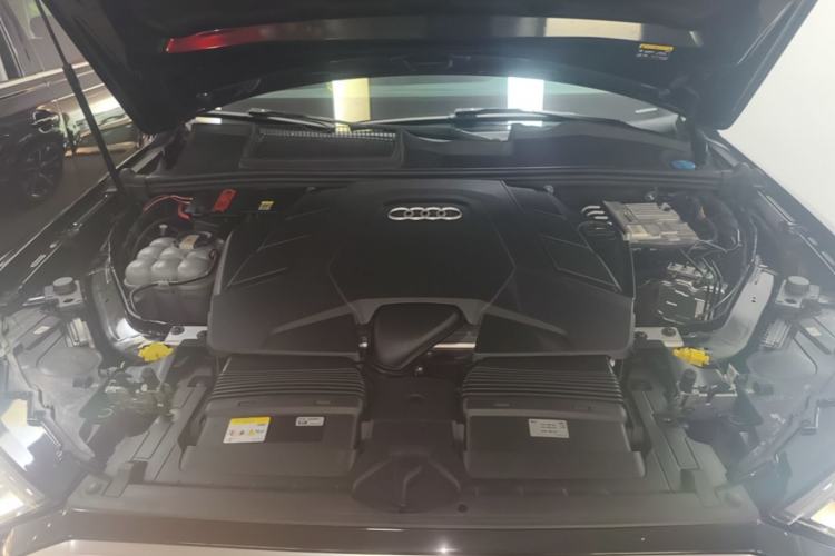 Used Audi Q7 2023 55 TFSI quattro S line Sport Edition Engine Bay