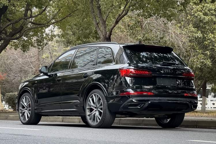 Used Audi Q7 2023 55 TFSI quattro S line Ice and Snow Sports Edition Exterior 1