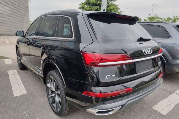 Used Audi Q7 2023 55 TFSI quattro S line Sport Edition Exterior 2