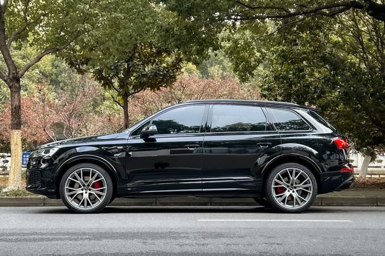 Used Audi Q7 2023 55 TFSI quattro S line Ice and Snow Sports Edition Exterior 2