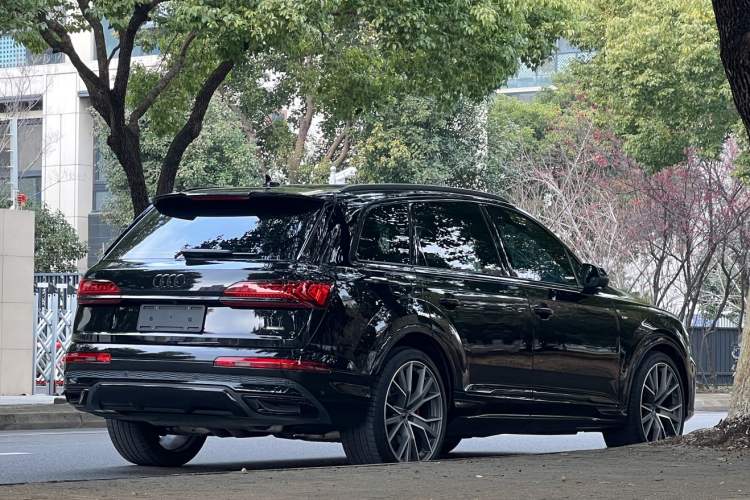 Used Audi Q7 2023 55 TFSI quattro S line Ice and Snow Sports Edition Exterior 3
