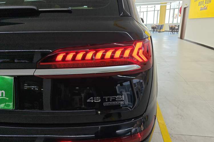 Used Audi Q7 2023 45 TFSI quattro S line Sport model Exterior 3