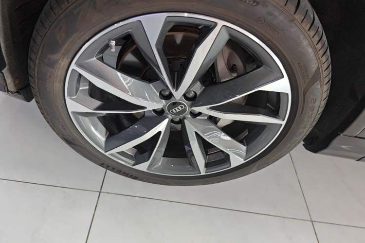 Used Audi Q7 2023 55 TFSI quattro S line Sport Edition Exterior 4