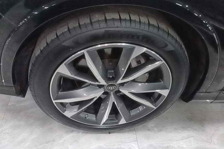 Used Audi Q7 2023 55 TFSI quattro S line Sport Edition Exterior 4