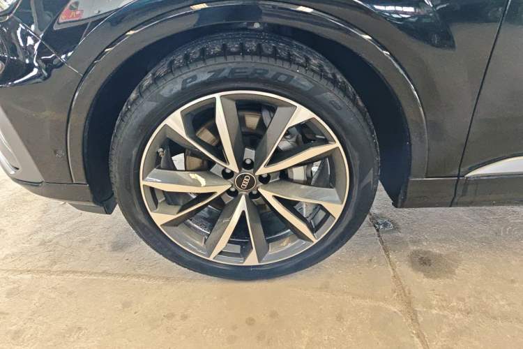 Used Audi Q7 2023 55 TFSI quattro S line Sport Edition Exterior 4