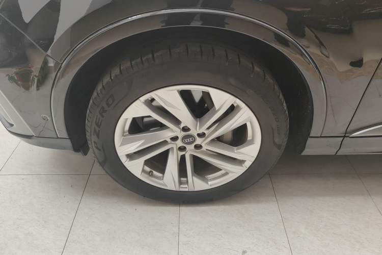 Used Audi Q7 2023 45 TFSI quattro S line Sport model Exterior 4