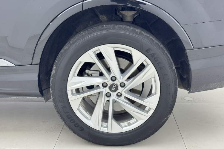 Used Audi Q7 2023 45 TFSI quattro S line Sport model Exterior 4